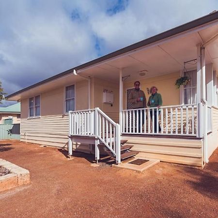 The Cottage - Wave Rock Short Stay Hyden エクステリア 写真